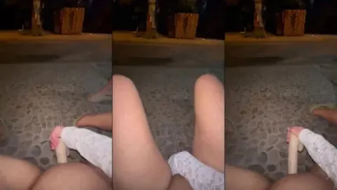 Đêm hôm em gái chơi lớn ra cửa nhà public