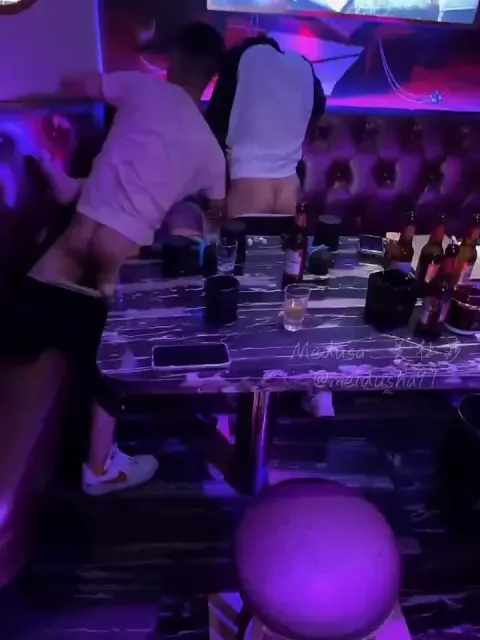 Full clip cho vợ dâm đi hát với trai rồi bị bắt bú cu đụ tập thể ngay trg quán hát