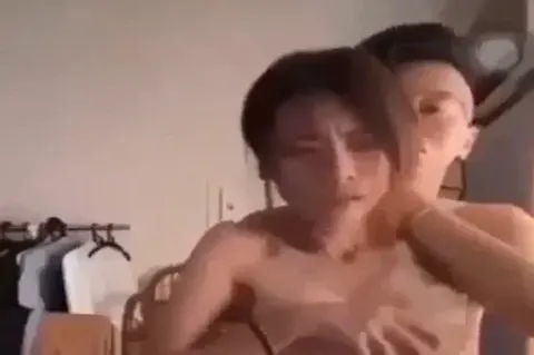 Hoàng Cửu Bảo và bạn gái Linh Linh tung clip sex
