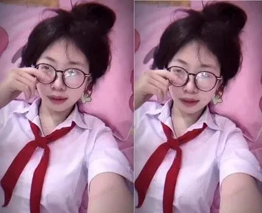 Khăn quàng đỏ ngây thơ chưa biết đụ