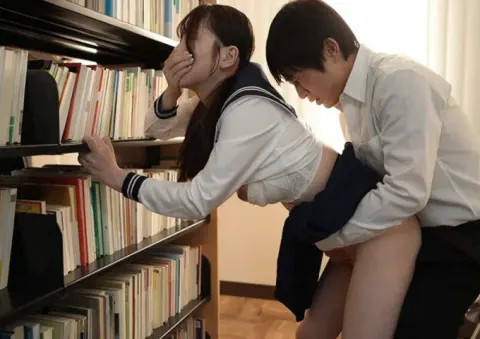 Vụng trộm với cô bạn cùng lớp hàng ngon trên trường học